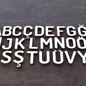 Letras do alfabeto turco de madeira cortadas a laser ABC turco letras maiúsculas brinquedo educativo decoração para casa presente de aniversário ou chá de bebê bordo madeira de carvalho