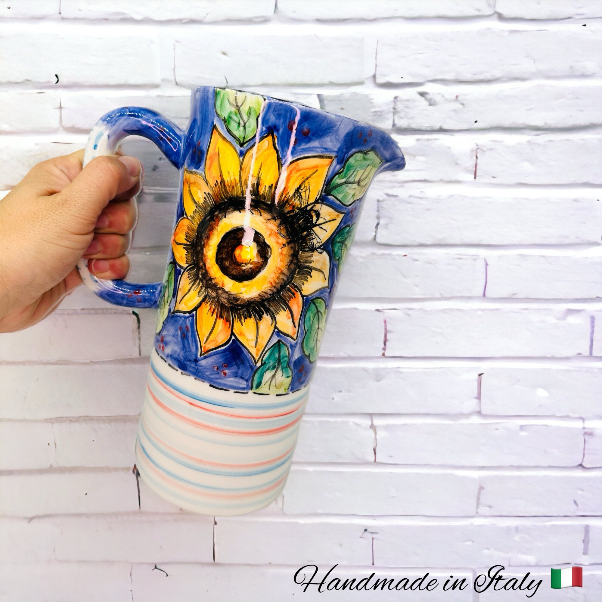Sonnenblumenwasserkrug, italienische Keramik, handbemalter Keramikkrug, handgefertigt in Italien, blauer und gelber Krug, Keramikblumenkrug, Getränk