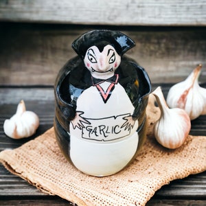 Dracula Garlic Holder, Vampire Garlic Jar, Handmade ceramic, Funny Kitchen Canister, Horror Gift for Halloween, Gothic Mom Gift