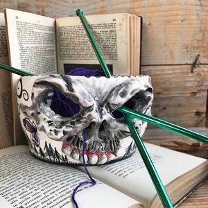 Yarn Bowl, Knitting Bowl, Skull Lover, Crochet Yarn Holder, Knitting Accessories, Human Skull, Ceramic Artist, Handmade Pottery