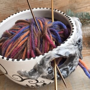 Yarn Bowl, Knitting Bowl, Skull Lover, Crochet Yarn Holder, Knitting Accessories, Human Skull, Ceramic Artist, Handmade Pottery