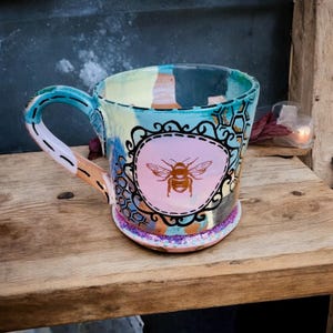 Bee Mug with Honey Comb, Large Coffee Mug with Honey Bee, Cappuccino Cup, Made in Italy, Animal Lover Present, Artistic Cup