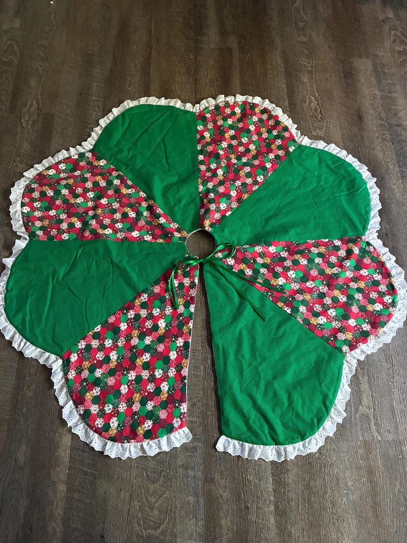 Circle Ruffle Pattern Hand-pieced Quilted Ruffled Edge Christmas Tree Skirt 42β Patchwork Red ...