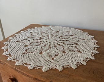 Vintage extra large round medallion doily for table 21”