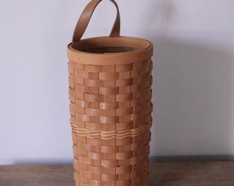 Vintage primitive woven wicker basket bag holder with handle for hook