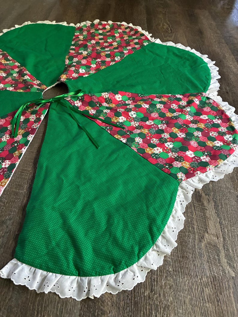 Circle Ruffle Pattern Hand-pieced Quilted Ruffled Edge Christmas Tree Skirt 42β Patchwork Red ...