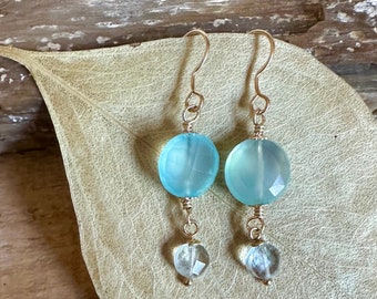 Chalcedon und Aquamarin Edelstein Gold handgemachte Ohrhänger
