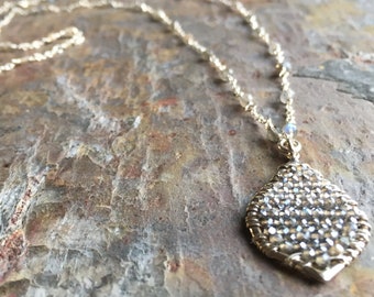 Labradorite gemstone silver necklace with a labradorite pendant