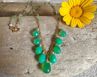 Collar con colgante de oro hecho a mano con piedra preciosa crisoprasa