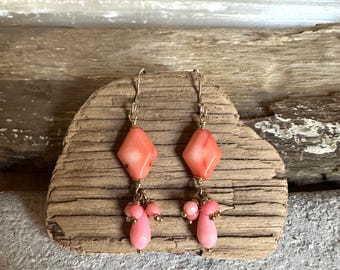 Pendientes colgantes de oro con piedras preciosas de coral