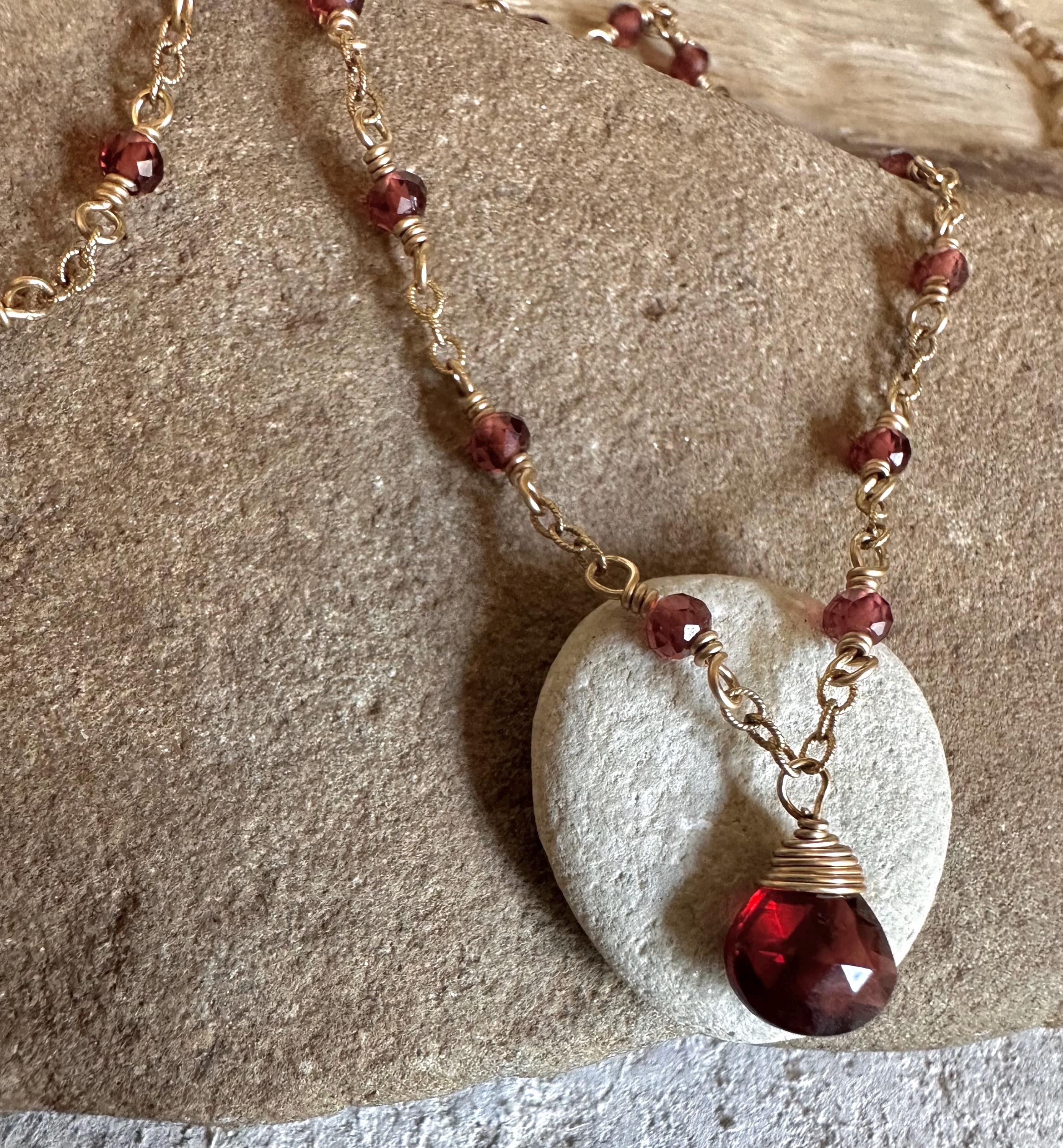 Collana di granato rosso - Italia