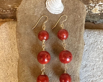 Pendientes colgantes de oro con piedras preciosas de coral