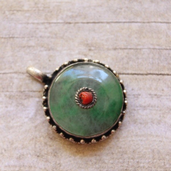 Tibetan Green Jade Pendant - Round Pendant - Vintage Pendant - Ethnic - Jewelry Making - Jewelry Supplies - White Metal