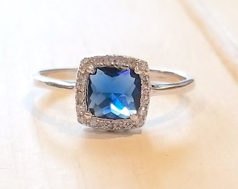Bague Cz avec saphir bleu taille coussin avec halo en argent sterling 925 - Bague de promesse - Cadeau parfait - Pierre de naissance de septembre