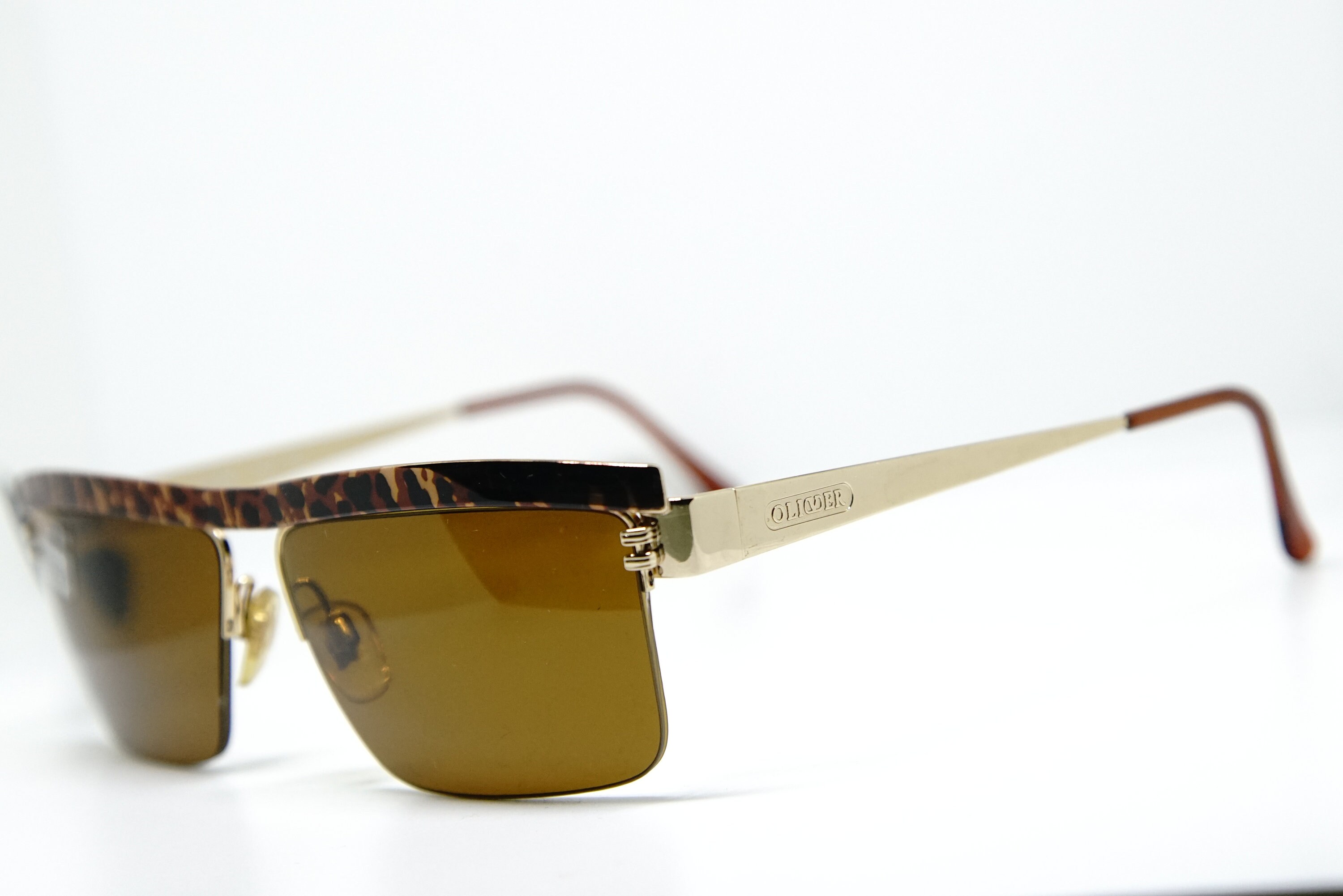 Lunettes De Soleil Oliver By Valentino - Monture Gris-vert, Verres Gris, Occasion