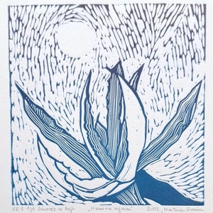 Der Agaven-Linolschnitt meiner Mutter. Einzigartige Farbvariation. Agave in lila und türkisem Farbverlauf. Original, hand-gefertigte, handgeschnitzte Druckgrafik.