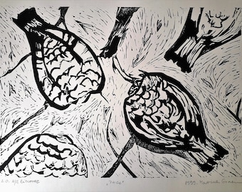 Linogravure OISEAUX. Pigeons sur la neige. Gravure artistique en noir et blanc faite à la main.