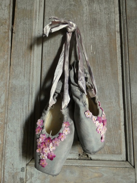 vintage ballet pointe dance shoes