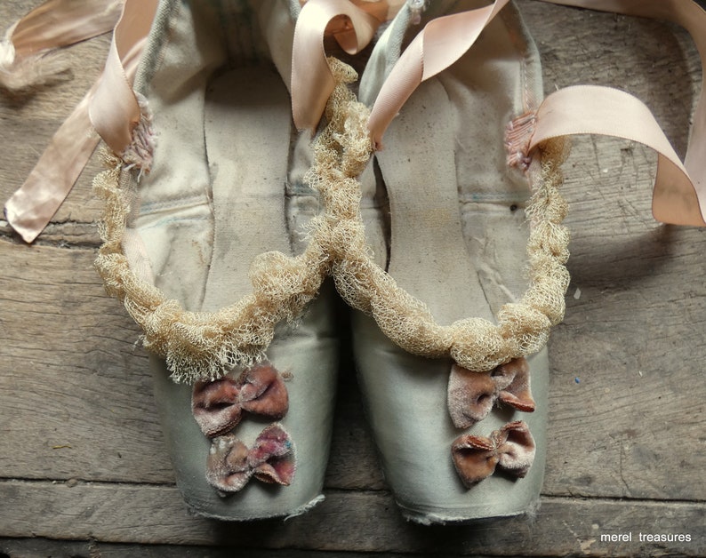 vintage ballet pointe shoes image 3