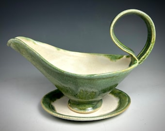 Beautiful Spearmint Green Sauce Boat, Gravy Boat, Hand Made Sauce Pitcher, Wheel Thrown Sauce Boat, Ceramic Serving Pitcher, Stoneware Pot