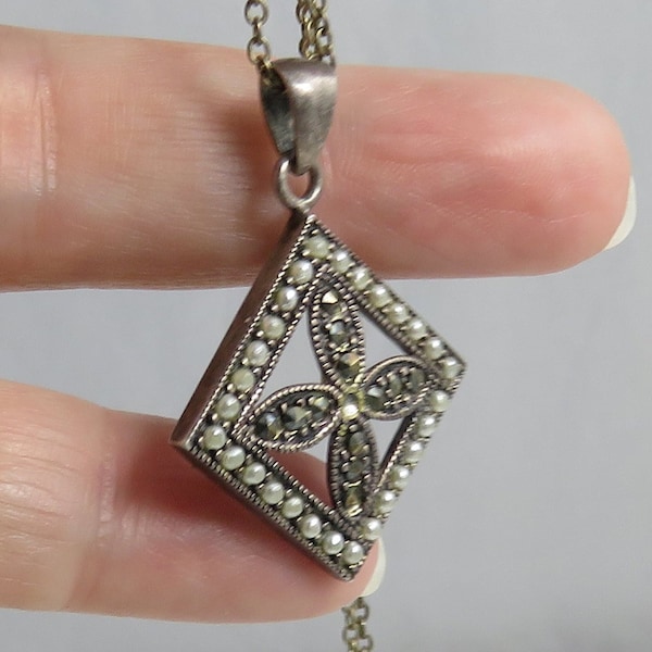 Collar de perlas de plata de ley vintage.