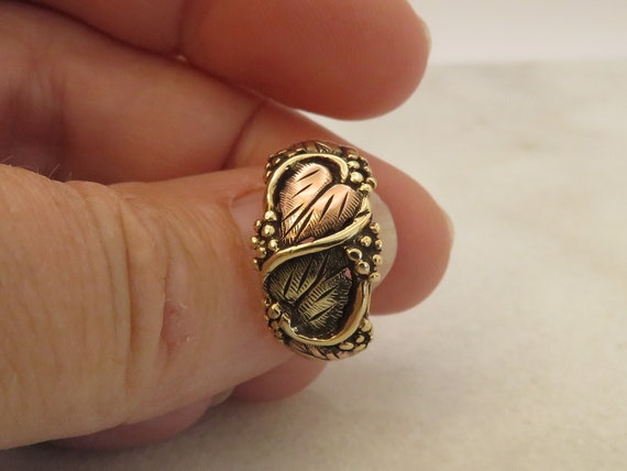 Vintage 12k Black Hills Gold Band Ring size 6. - image 4