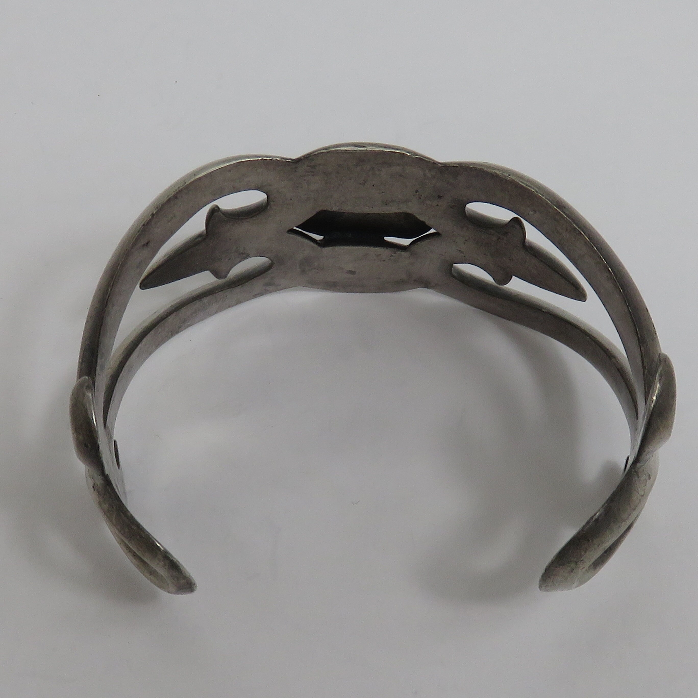 アクセサリー Vintage Navajo Sand Cast Bangle starring Vintage Navajo Silver Sand Cast Bracelet With Turquoise