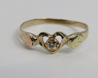 Vintage 10k Diamond Gold Band Ring. sz 5.5.