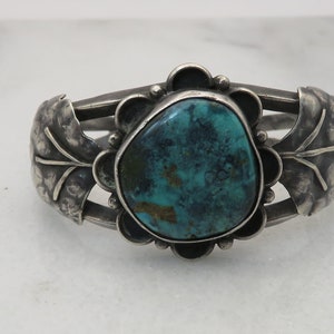 Vintage Navajo Sterling Silver Turquoise Cuff Bracelet 32 grams.