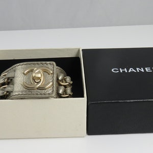 Chanel Vintage Mini Turn Lock CC Clasp Earrings – Amarcord Vintage