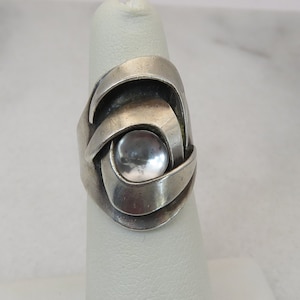 Vintage Modernist Studio Sterling Silver Glass Ring. sz 5.25. Signed.