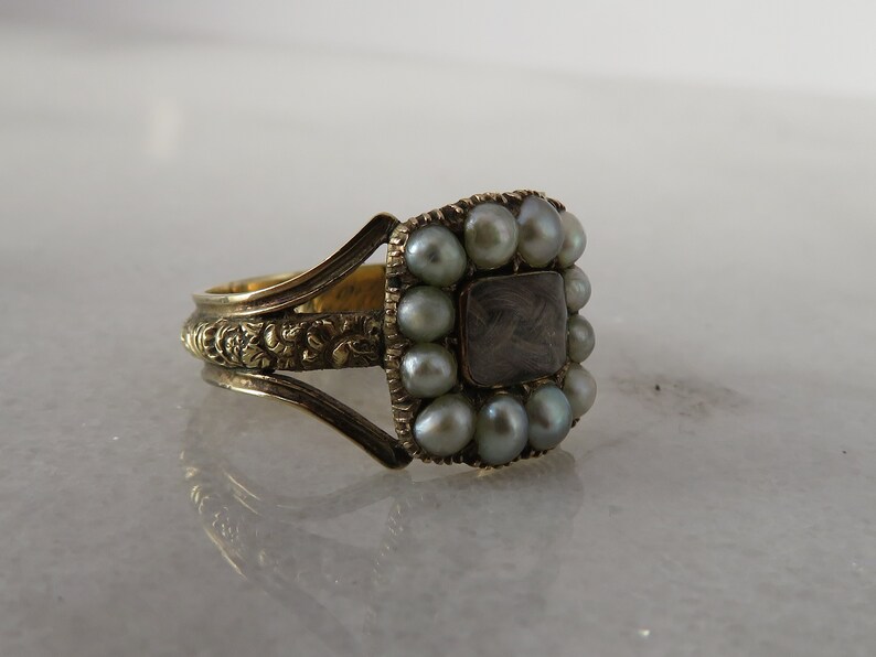 14k Antique Ring Yellow Gold Memorial Hair Band. sz 7. Dated 1825 bild 7