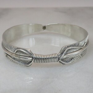 Vivian Jones ナバホ族 Navajo STERLING Estate Navajo Vivian Jones Feather Bangle Bracelet. - Etsy