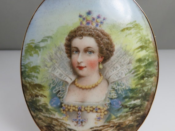 Antique 14k Queen Marie de Medici Brooch Hand Pain
