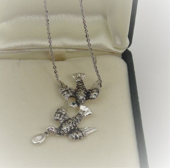 Vintage retro style bronze bird charm necklace Vintage retro style bronze bird charm necklace