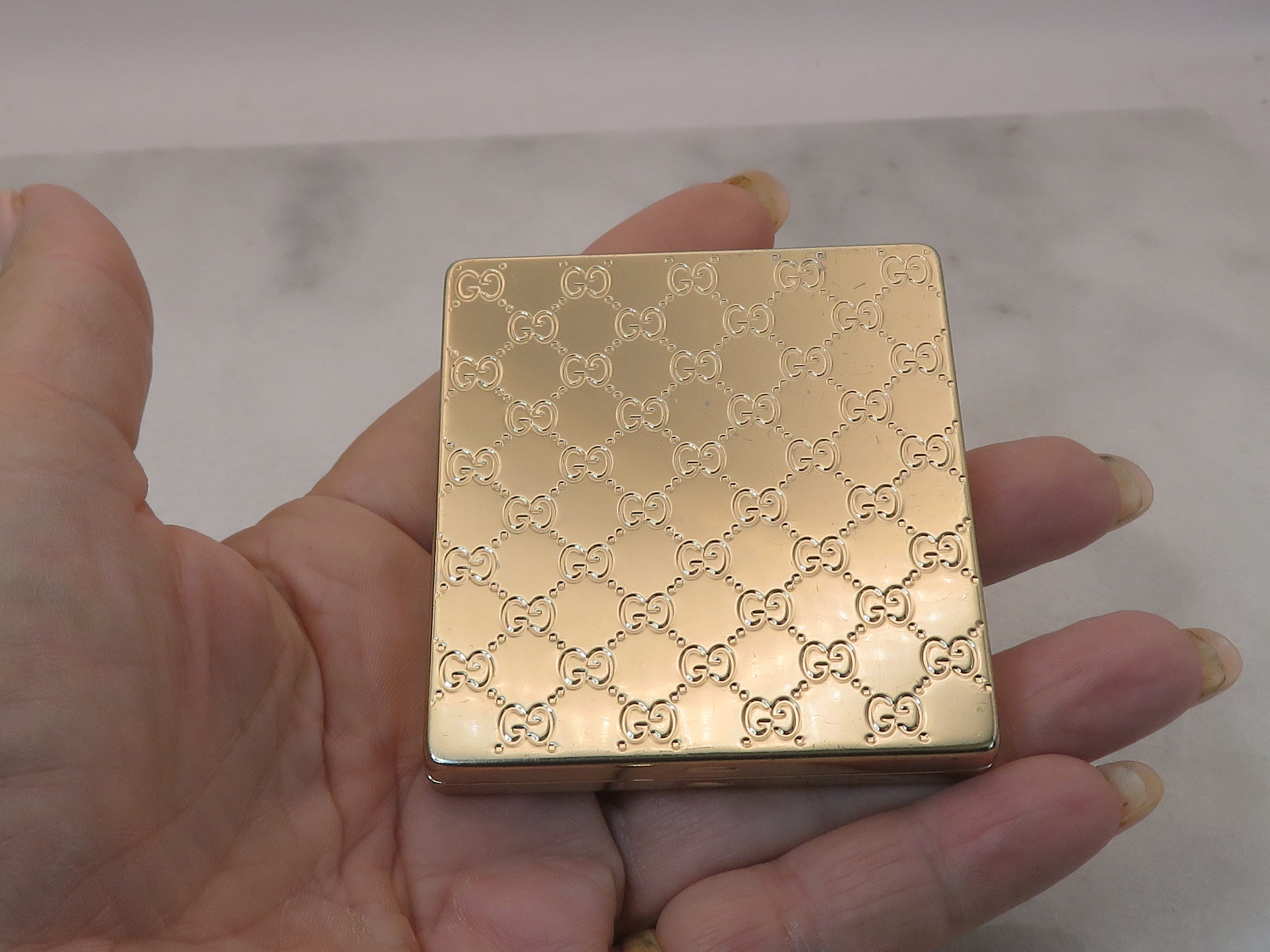 GUCCI グッチ　コンパクト　ミラー　アーカイブ　ビンテージ GUCCI グッチ コンパクト ミラー 鏡 ブラック系【中古