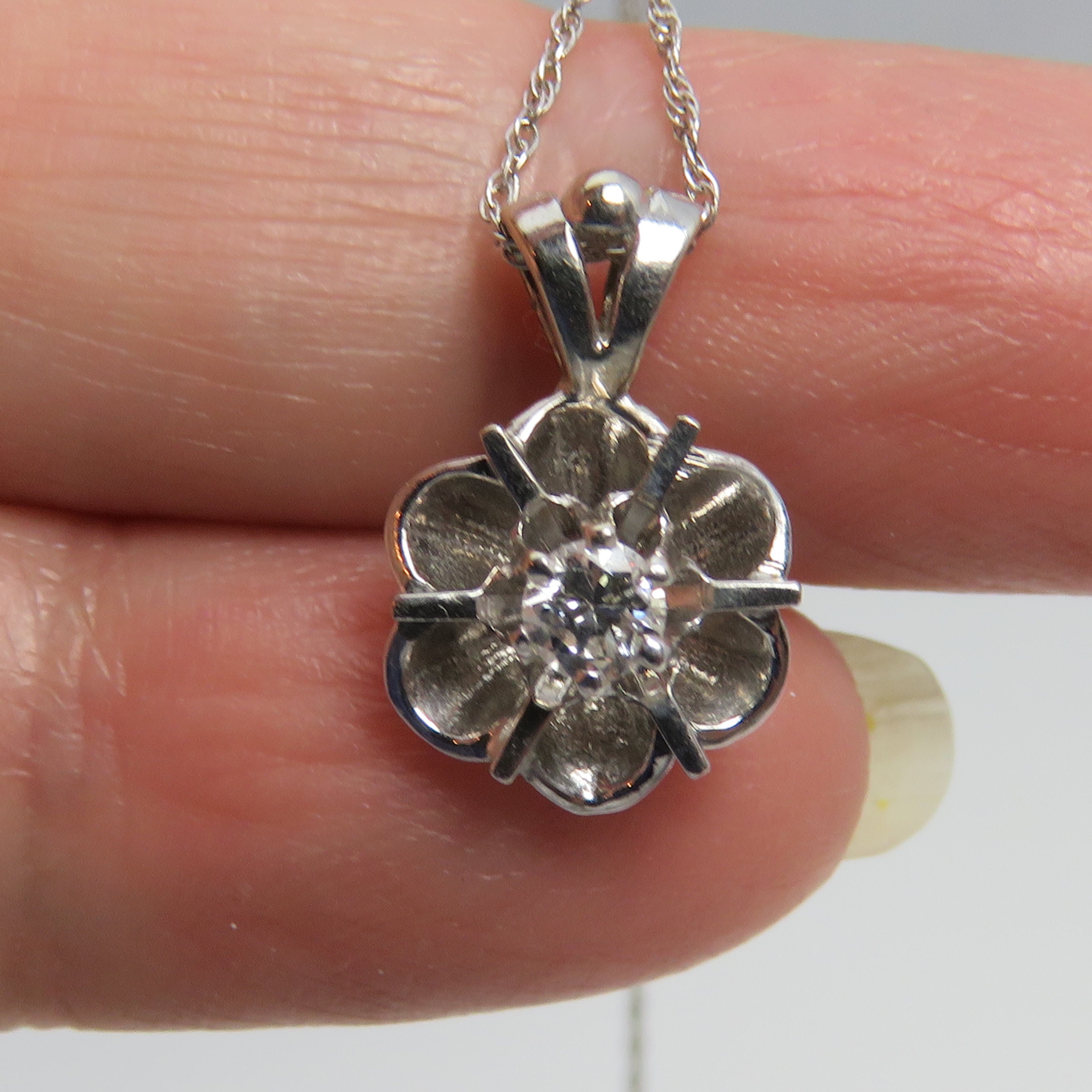 Antique white gold pendant deals