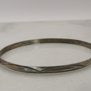 Bracelet jonc vintage Tahe en argent sterling navajo.