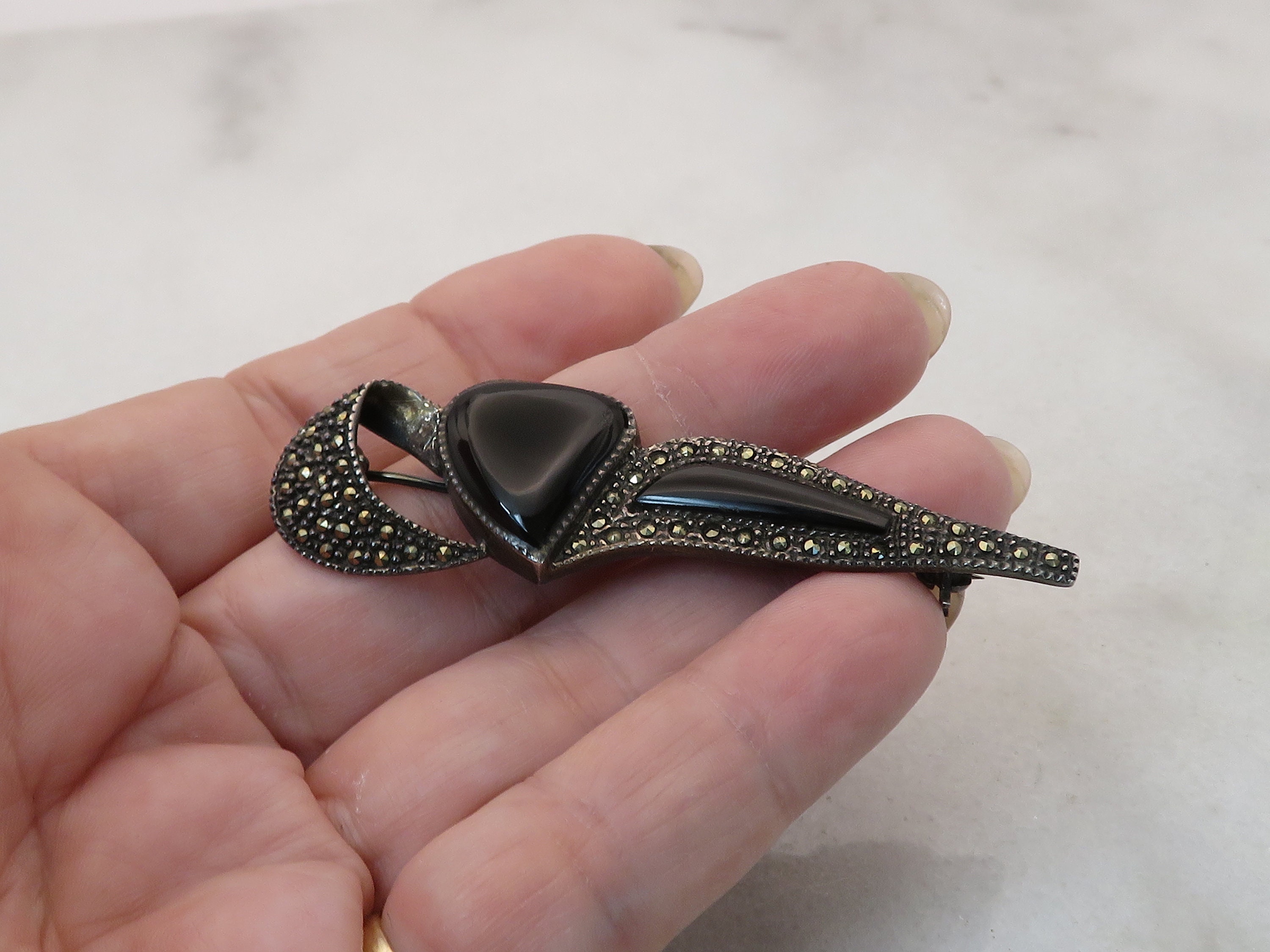 ヴィンテージ スターリング シルバー オニキス マーカサイト ブローチ