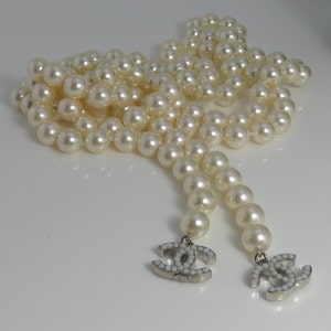 CHANEL LONG NECKLACE WITH GLASS PASTE PEARL AND STRASS CC LOGOS