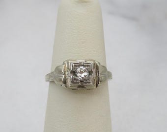 Vintage 18k Diamond Wedding Engagement Ring. Size 5.