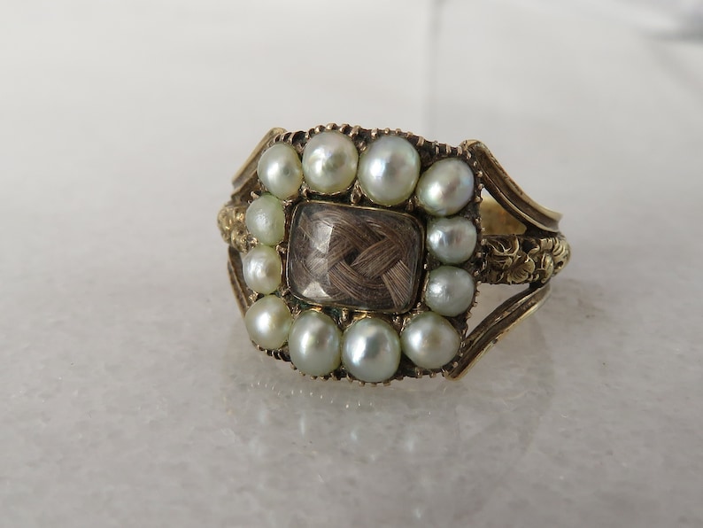 14k Antique Ring Yellow Gold Memorial Hair Band. sz 7. Dated 1825 bild 1