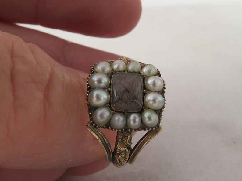 14k Antique Ring Yellow Gold Memorial Hair Band. sz 7. Dated 1825 bild 8