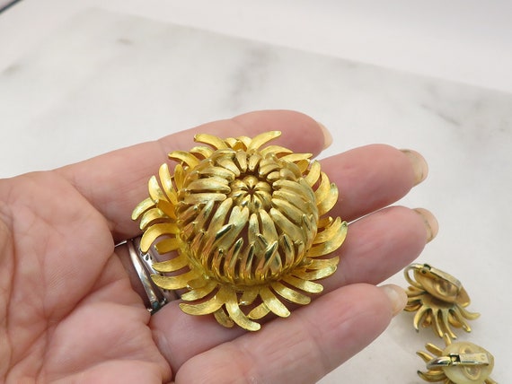 Vintage Crown Trifari Brooch Earring Set Rare set - image 5