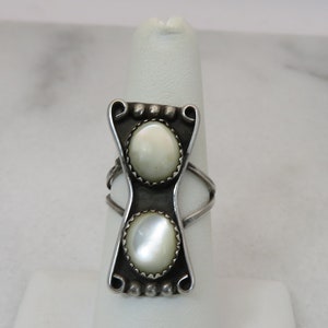 Vintage Navajo Sterling Silver Mop Ring. sz 6.5.