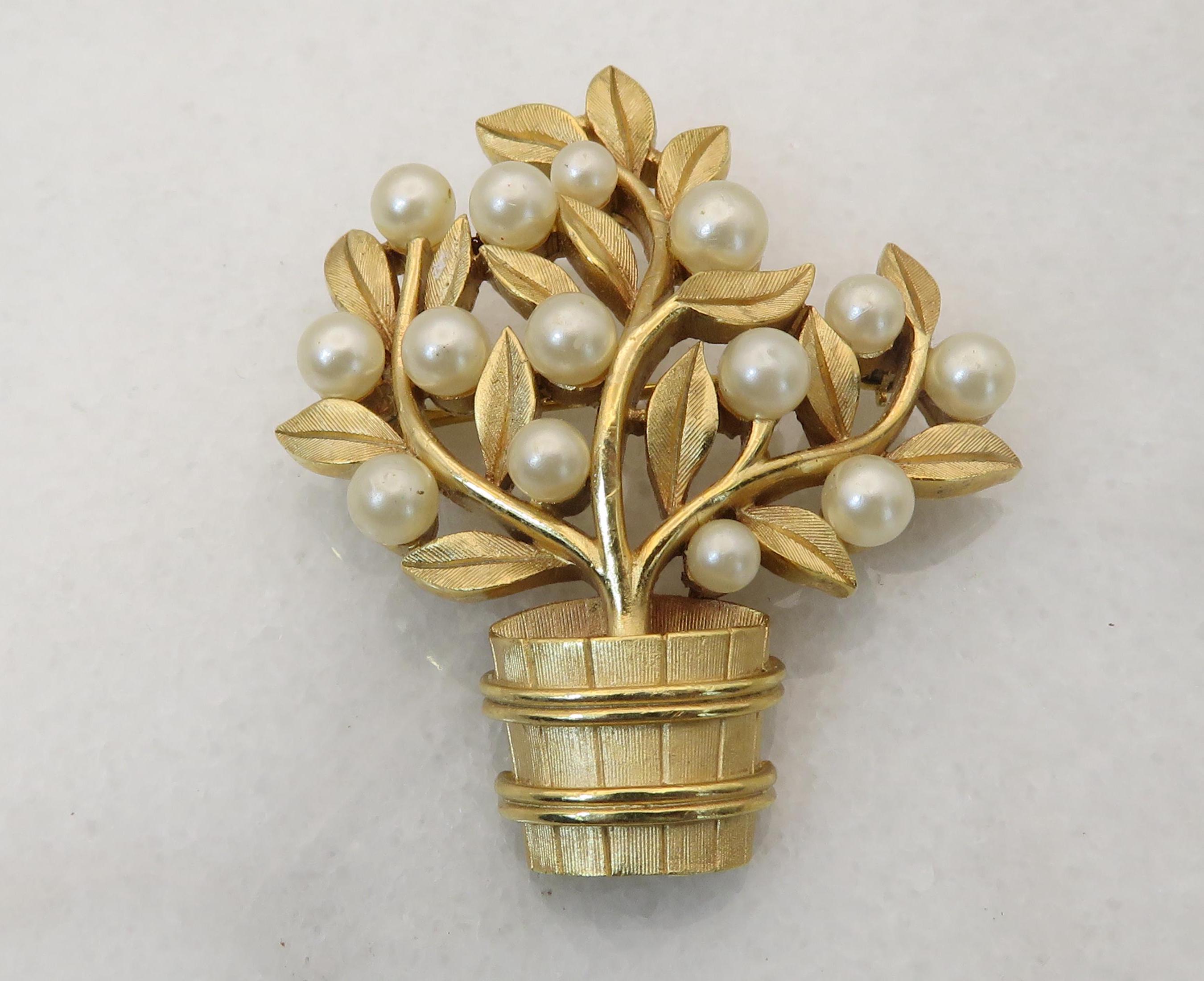 Broche Fantaisie Vintage En Métal Doré De La Marque TRIFARI - Occasion