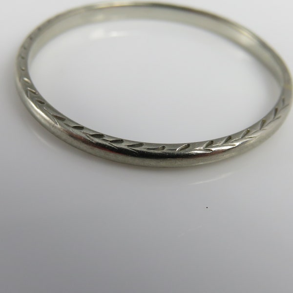 18k Art Deco Artist Marked. Band Ring. Dated size 8.5