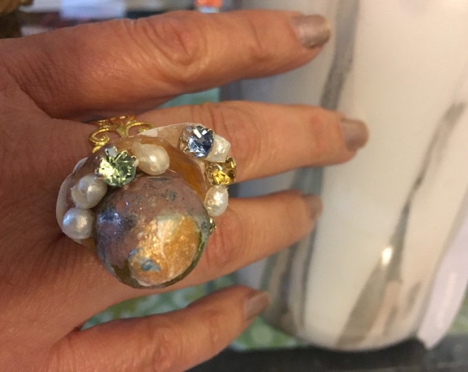 natural fresh pearl  ,mother of pearl  gemstone and rhinestone  ring in  painted  gold  and plated ring gift for her