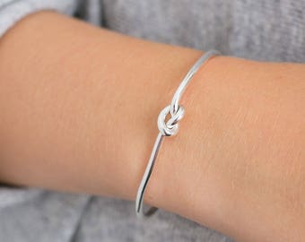 Silver on sale knot bracelet