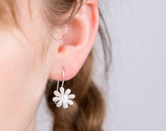 Pendientes colgantes de flores de plata, pendientes colgantes de margaritas de plata contemporáneos, pendientes de margaritas, pendientes de flores